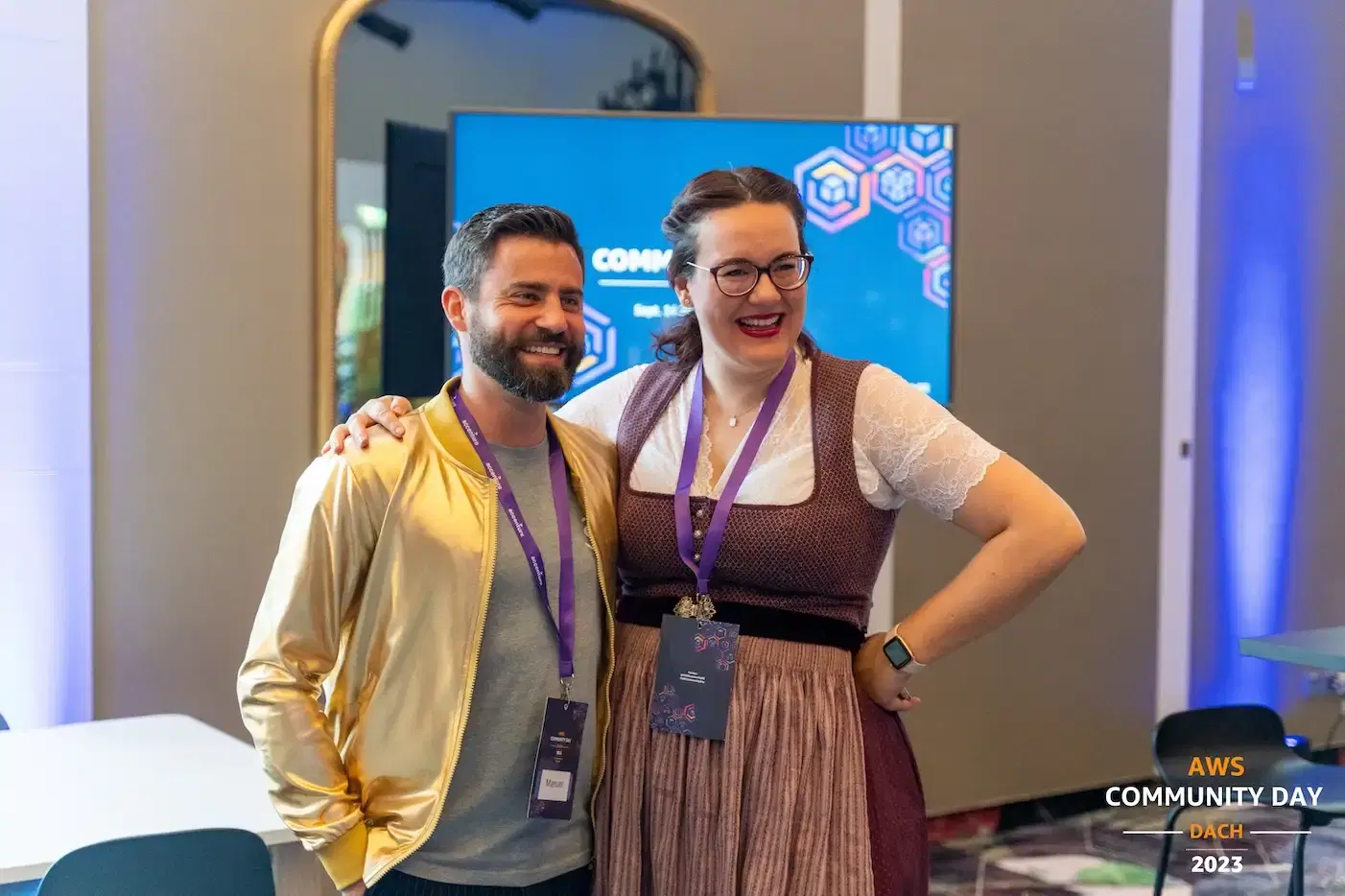 2 people smiling for the camera